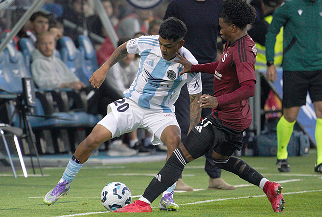 Peruánec ve Spartě. Křídelník Grimaldo zaujal v pohárovém předkole