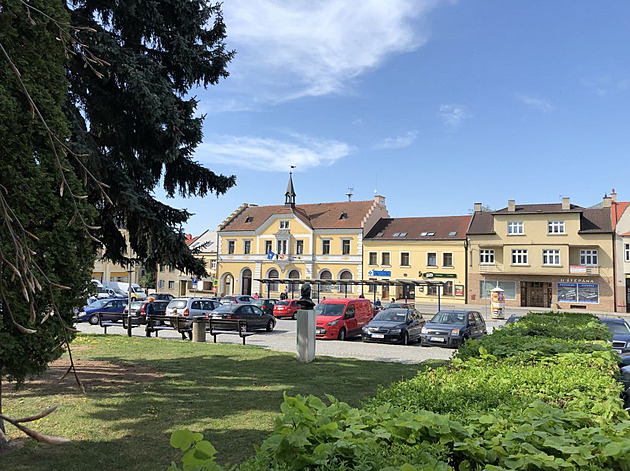 Oprava náměstí zbrzdí dopravu přes Fryšták. Vše komplikuje nedostavěná dálnice