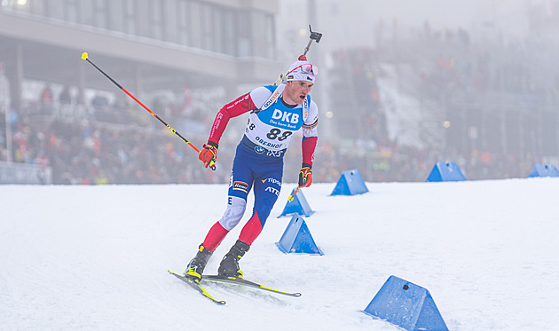 Biatlon ONLINE: Muži jedou štafetu, Mikyska zahajuje bezchybnou střelbou