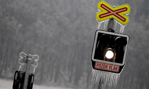 Ledovka komplikuje železniční dopravu kolem Prahy i na severu Čech