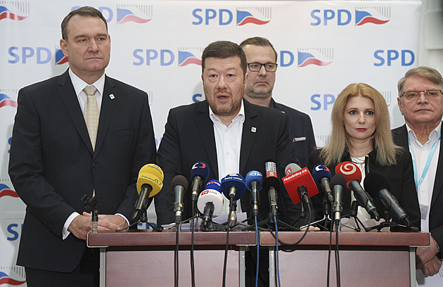 Okamuru se opozici kvůli jeho projevu nepodařilo odvolat z čela Sněmovny