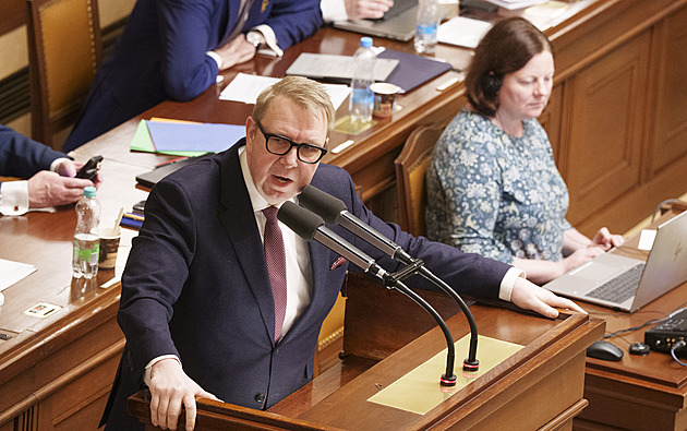 Ivane, stavební firmy kvůli tobě nestavěly byty, vyčetl Juchelka Pirátu Bartošovi