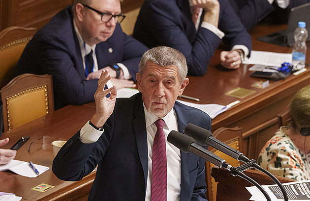 Kdy vrátíte 7,5 miliardy? ptal se Hřib premiéra. Jděte se léčit, opáčil Babiš