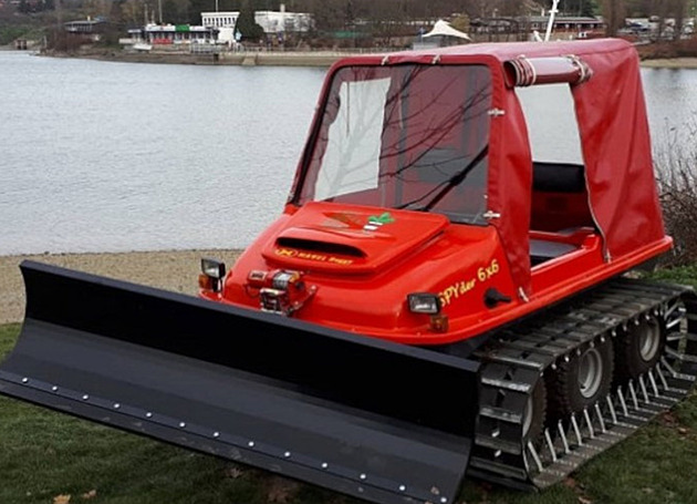 Za osm let poprvé v akci. Rolba na Brněnské přehradě už chystá bruslařský okruh