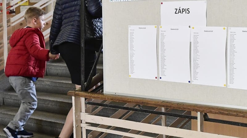 PŘEHLEDNĚ: Změny u zápisu do škol i školek, termíny se blíží. Odklady jsou nově přísnější