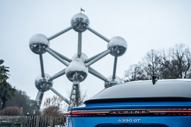 Bruselský autosalon ukázal, jak se Evropa snaží ubránit před dravci z východu