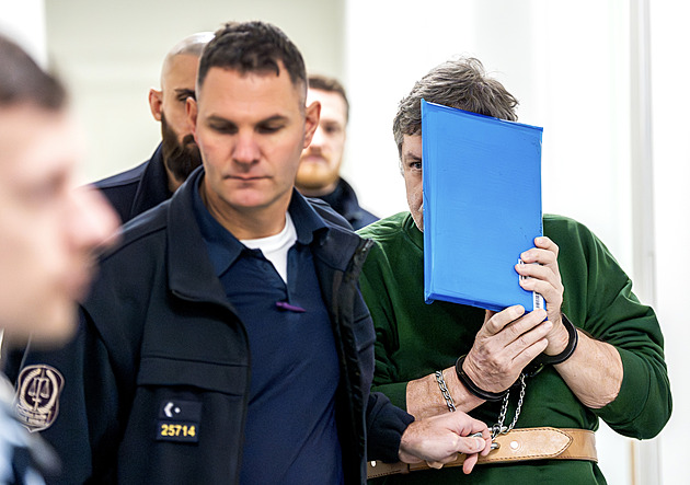 Exnáměstek Motola Budinský viněný z korupce zůstane ve vazbě. Hrozí útěk