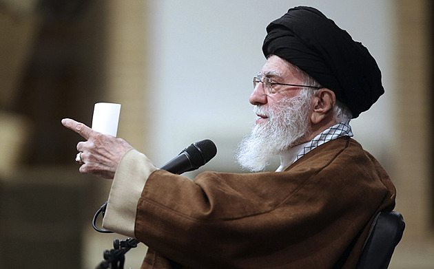 Chameneí označil Trumpa za zločince. Může za oběti při protestech v Íránu, řekl