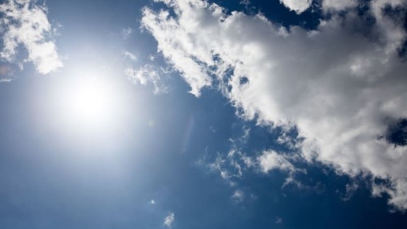 Česko vymete silný vítr, platí VÝSTRAHA. Teploty opět klesnou, podívejte se, kdy udeří mrazy