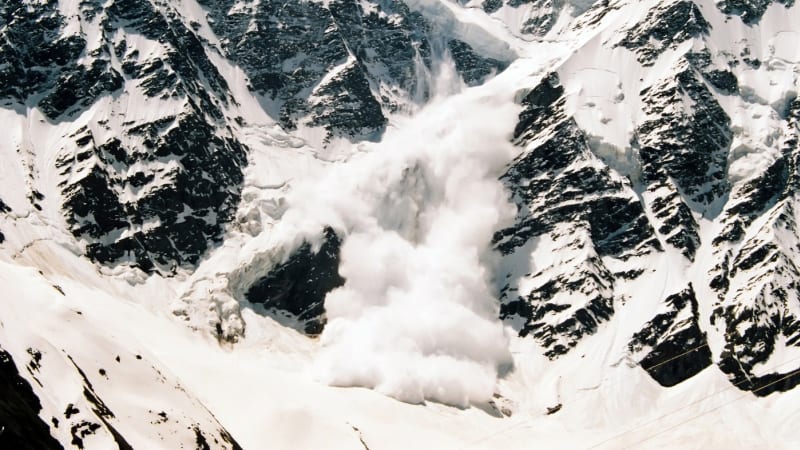 Smrt Čechů pod lavinou v Alpách: Záchranáři začali v nepřístupném terénu vyzvedávat jejich těla