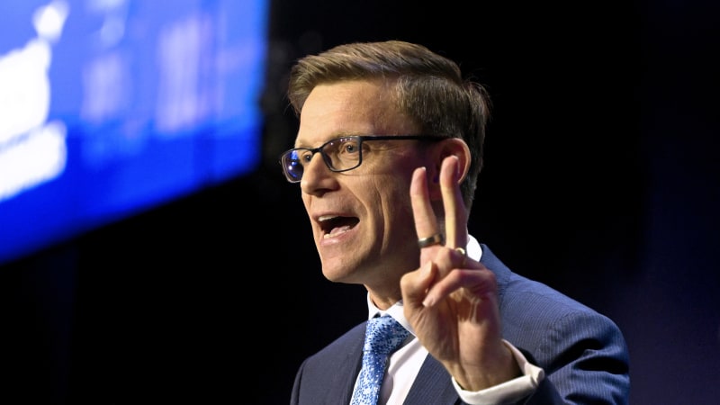 KOMENTÁŘ: Kupka ve stopách Nečase aneb Soutěž o slepeckou hůlku