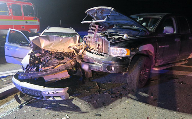 Zdrogovaný řidič nedal přednost při odbočování, po střetu zemřel šofér druhého auta