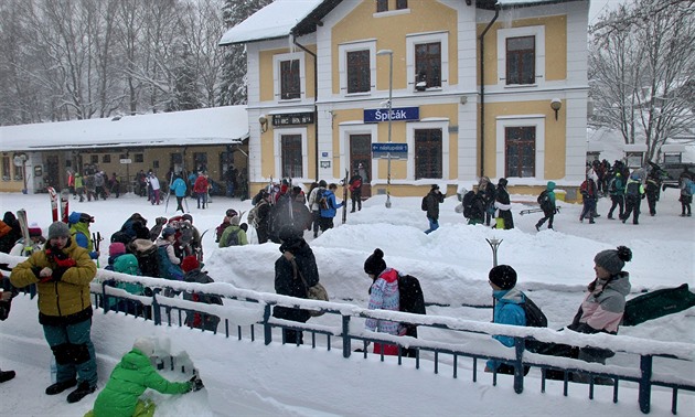 Místo lyžařského kurzu letní turistika. Školy kvůli drahotě improvizují