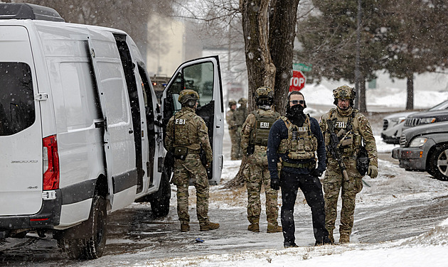 Agenti ICE vyvlekli v mrazu ven polonahého občana USA, za omyl se mu neomluvili