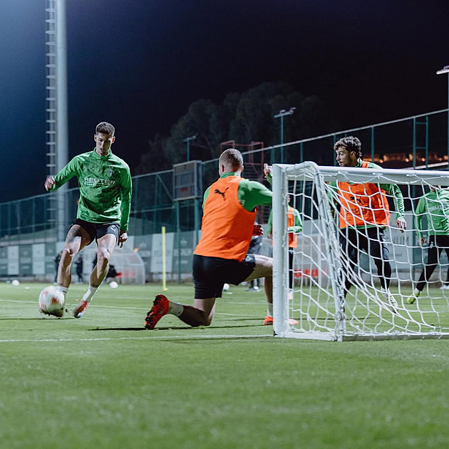 Fotbalové přestupy ONLINE: Čvančara jde na hostování do Celtiku, Džeko v Schalke