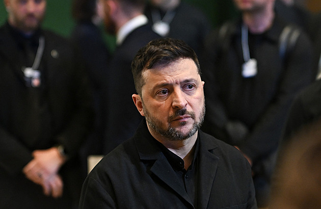 Budeme mluvit o území, řekl Zelenskyj. Odevzdejte Donbas, zopakoval Kreml