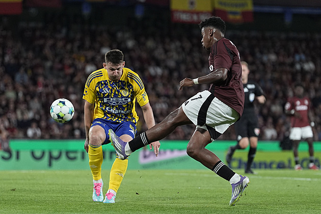 ONLINE: Zlín - Sparta, v základu Sonne i Irving. Šanci dostává také Kuol