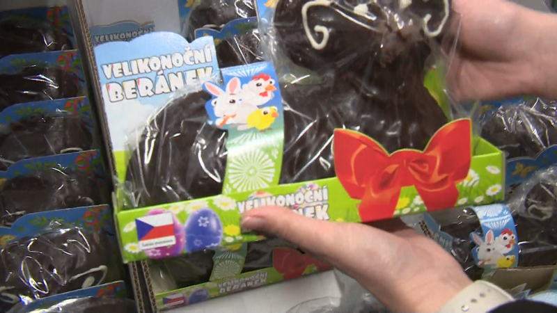 Velikonoce se rychle blíží. Na kolik vyjde nákup a vyplatí se vyrazit za hranice?