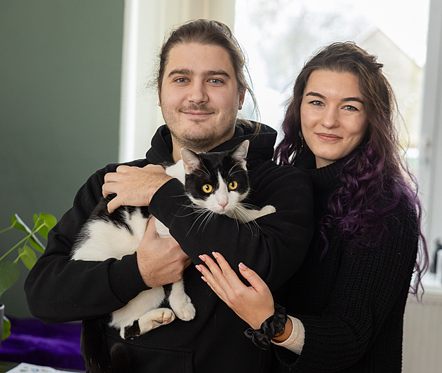 Známá zpěvačka žije skromně. Opravuje školu a buduje vlastní hospodářství