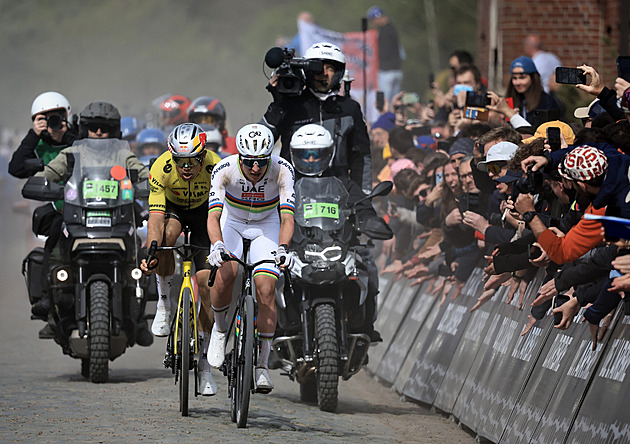 Dozvuky Pekla severu: proč Van der Poel odmítl kolo a kdy křičel Pogačar