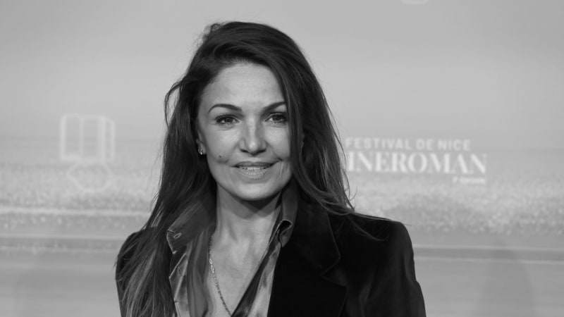 Herečku Farèsovou vytáhli v bezvědomí z bazénu, po týdnu v komátu zemřela