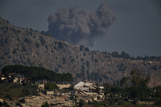 Nálety v Libanonu zabily nejméně 16 lidí. Izrael tvrdí, že cílil na Hizballáh