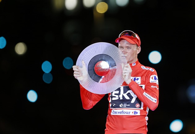 Přestřižené řazení, otrava, klády na trati. Jak se rodil double, který Pogačar nemá