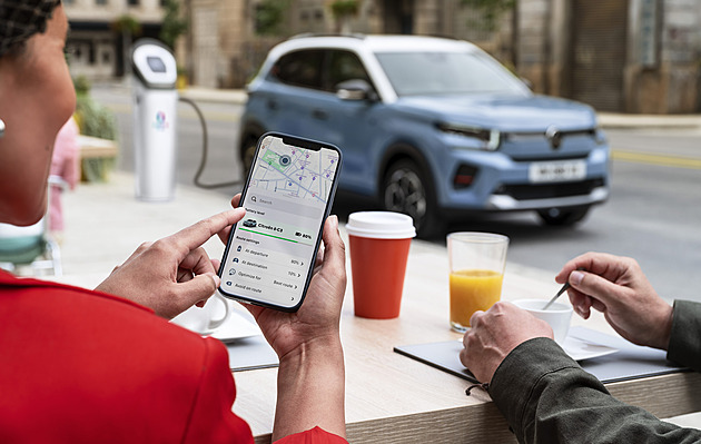 Digitalizace naruby. V Česku koupíte i auta bez infotainmentu, nahradí ho mobil