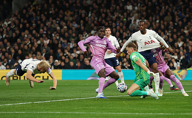 Tottenham se dočkal první výhry, Kinský proti nováčkovi příliš práce neměl